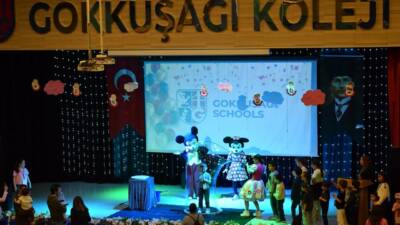 Gökkuşağı Koleji tarafından düzenlenen “Renkli Dünya Festivali”, öğrenciler, veliler ve