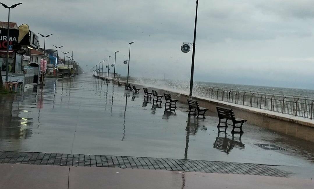 Meteoroloji uyardı; Fırtına geliyor… Meteoroloji Genel Müdürlüğü, 3 Mayıs Pazar günü Marmara Denizi'nde şiddetli