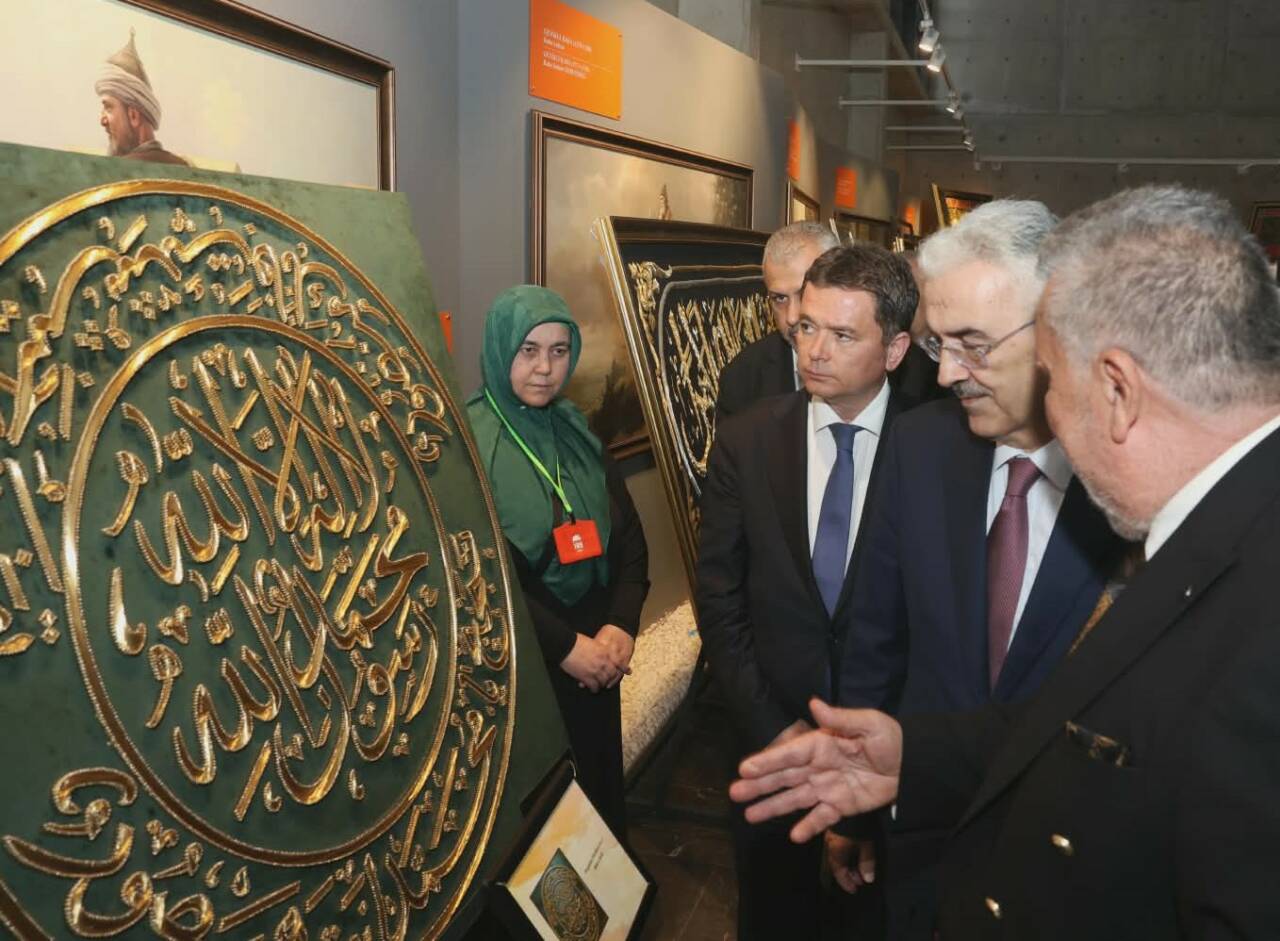 Bursa Osmangazi’de mukaddes emanetlere yoğun ilgi 2 mukaddes emanetler 1