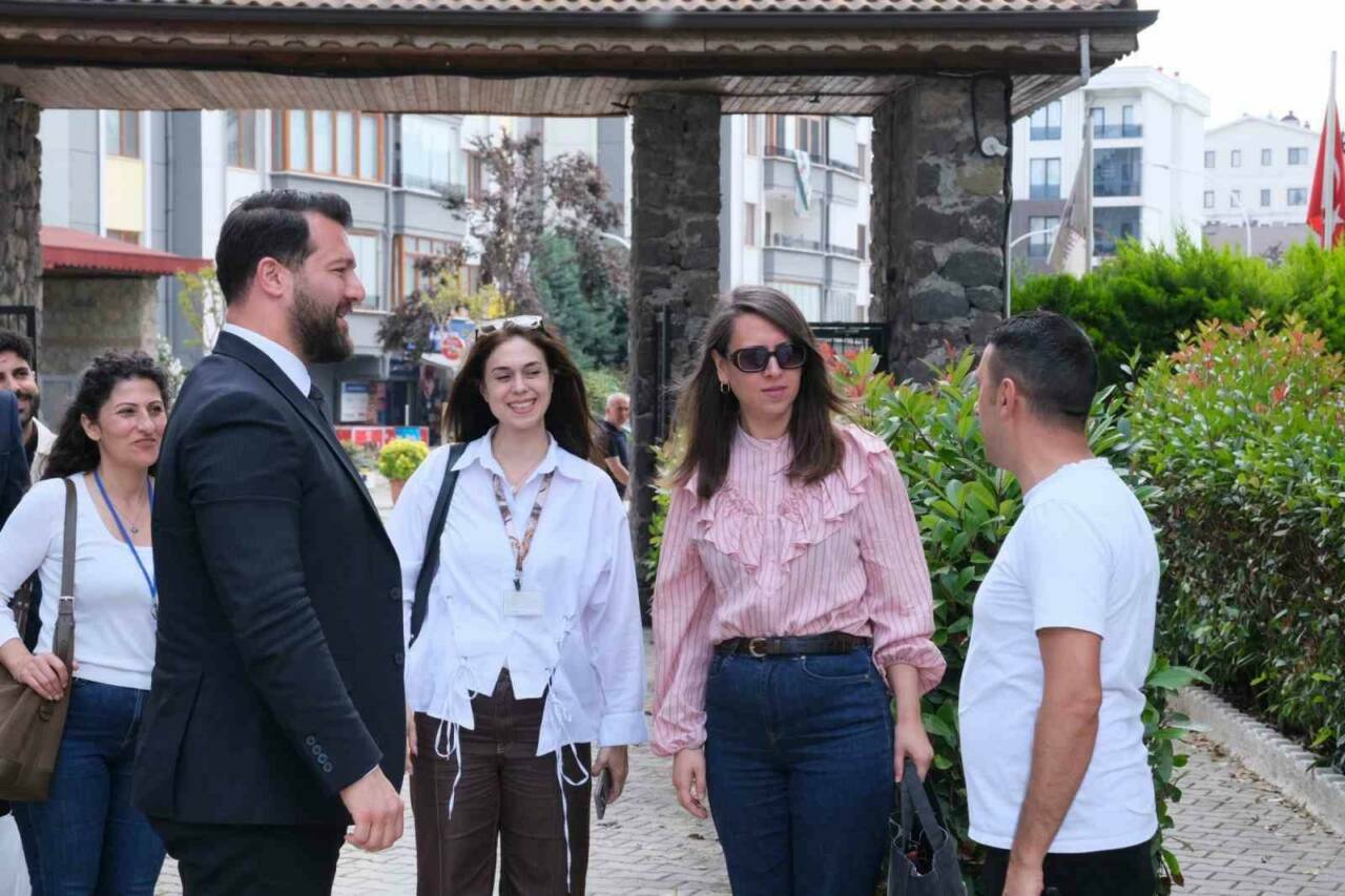 NAYDEM, apartman ve site emekçileriyle sahada buluştu 2 naydem apartman ve site emekcileriyle sahada bulustu 8b94d87e48d8