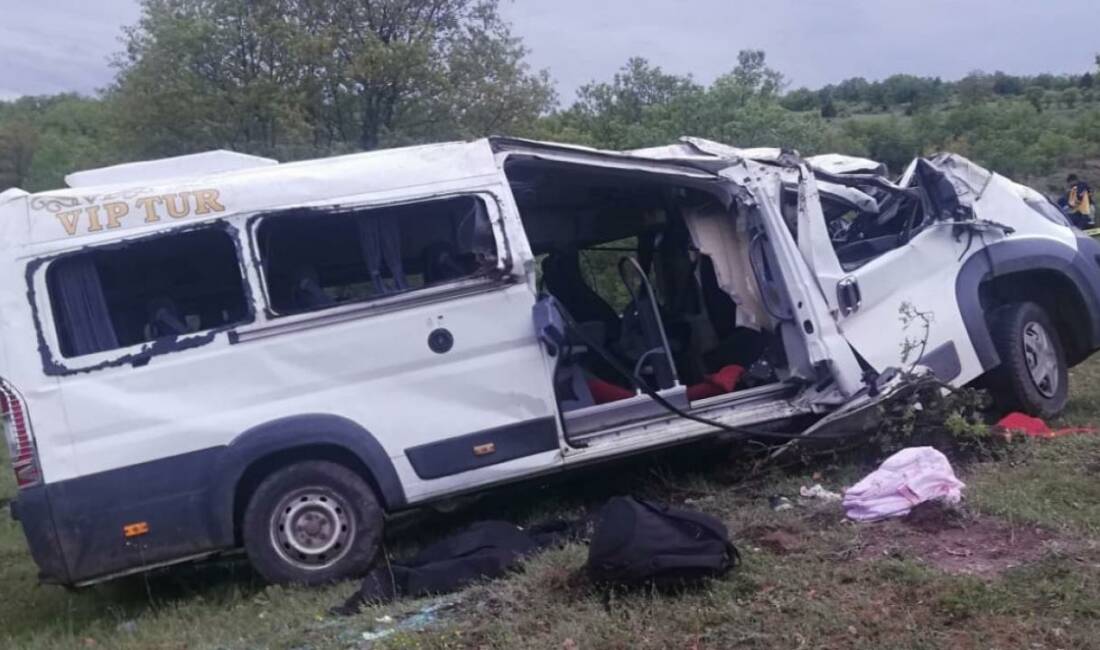 Öğrenci servisi devrildi: Ölü ve yaralılar var! Yozgat'ın Saraykent ilçesinde öğrenci servisinin devrilmesi sonucu ilk belirlemelere göre,