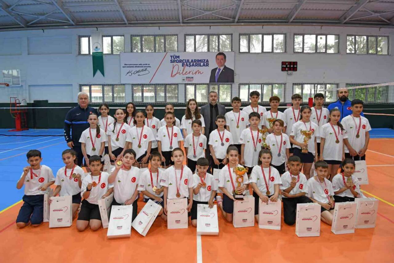 osmangazi belediyespordan badmintonda tarihi basari f93baf44ec14