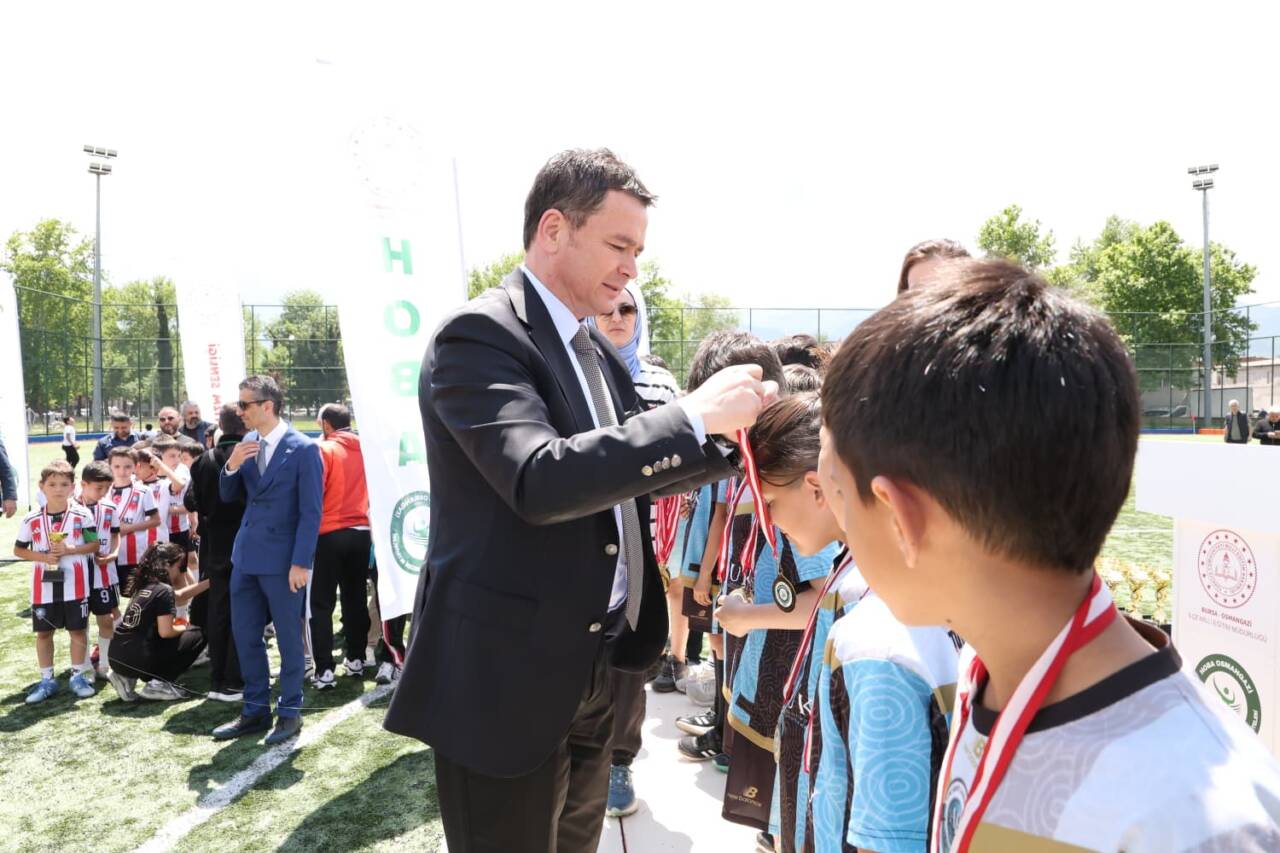 Bursa’da Çocuk Olimpiyatları! Nefes kesen yarışlar... 2 Bursa’da Çocuk Olimpiyatları! Nefes kesen yarışlar...