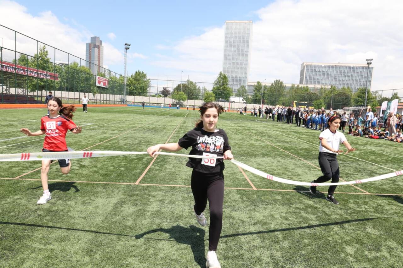 Bursa’da Çocuk Olimpiyatları! Nefes kesen yarışlar... 4 Bursa’da Çocuk Olimpiyatları! Nefes kesen yarışlar...