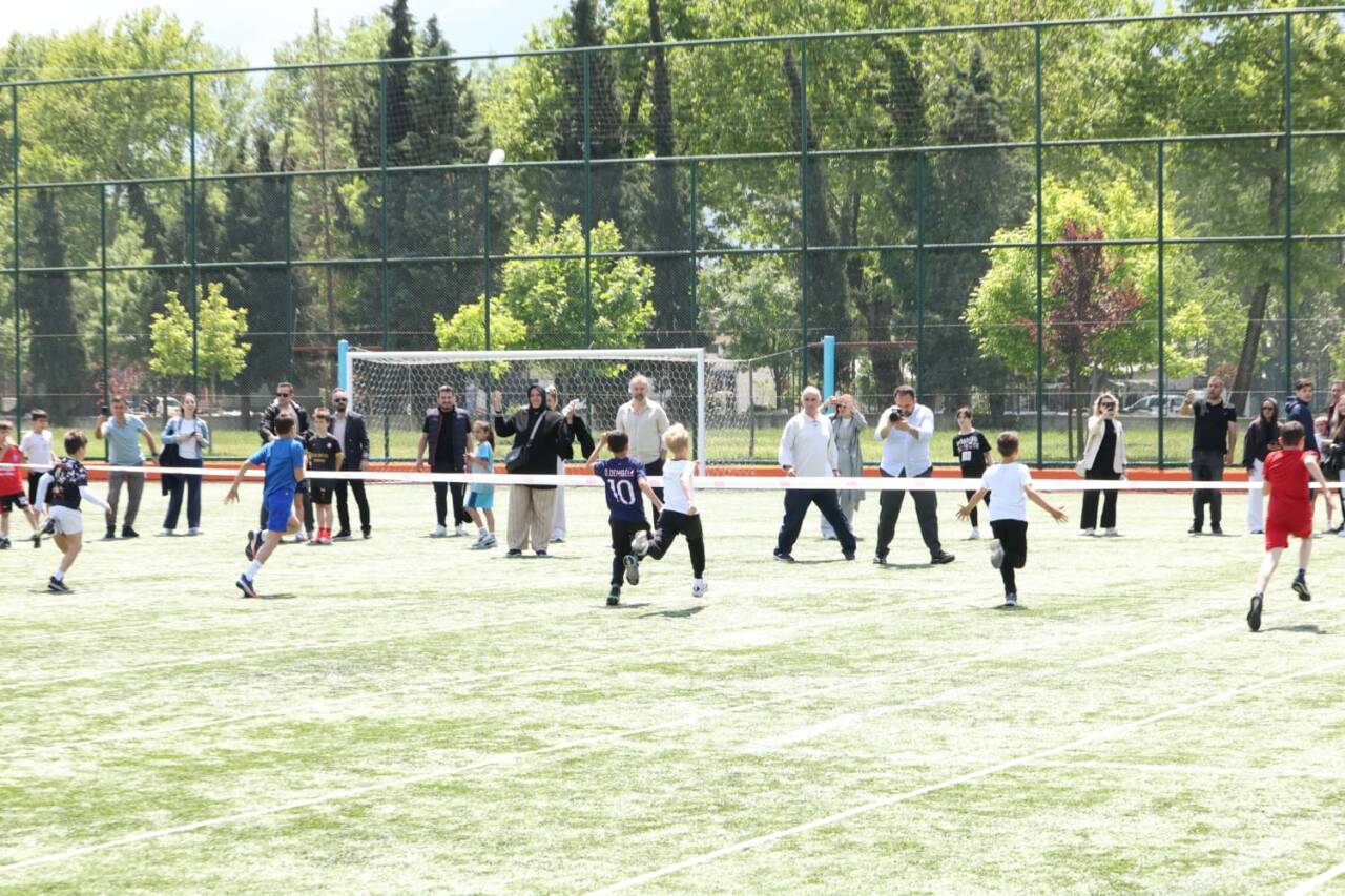 Bursa’da Çocuk Olimpiyatları! Nefes kesen yarışlar... 7 Bursa’da Çocuk Olimpiyatları! Nefes kesen yarışlar...