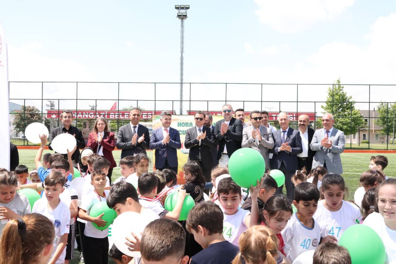 Bursa’da Çocuk Olimpiyatları! Nefes kesen yarışlar... 8 Bursa’da Çocuk Olimpiyatları! Nefes kesen yarışlar...