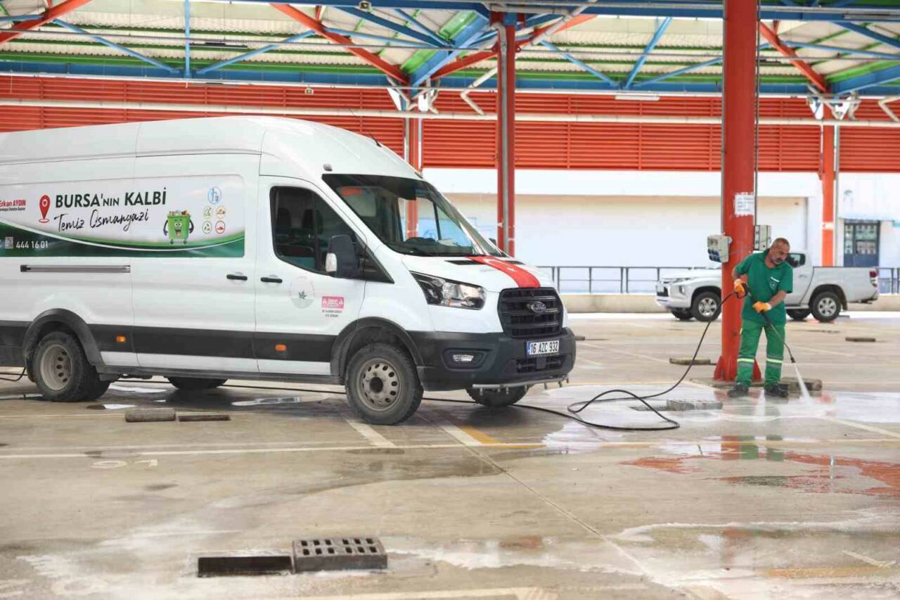 Osmangazi’de kurban mesaisi: Kesim alanları 7/24 temizleniyor 6 osmangazide kurban kesim alanlari titizlikle temizleniyor bc21aa33fc49