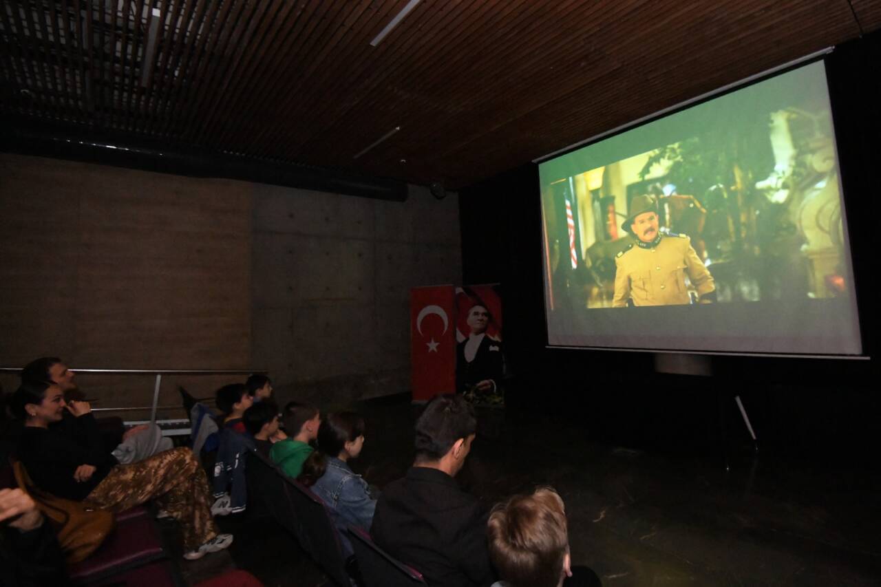 Bursa'da sinemayı tarihle buluşturan etkinlik 7 Osmangazi’de Sinemayı Tarihle Buluşturan Etkinlik