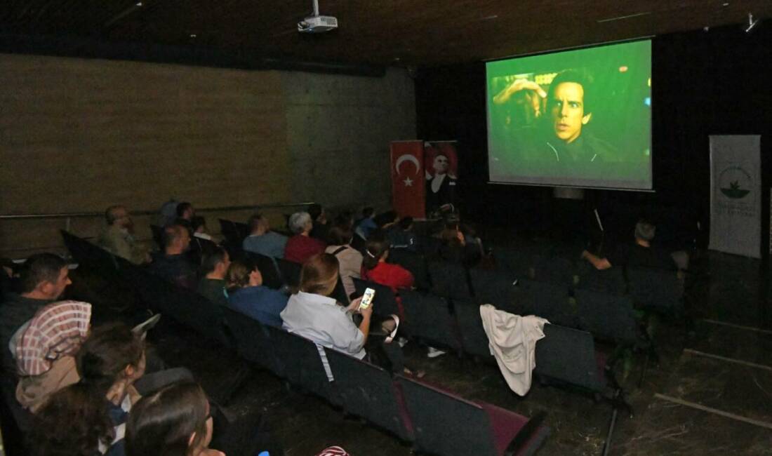Bursa’da sinemayı tarihle buluşturan etkinlik Osmangazi Belediyesi’nin Panorama 1326 Bursa Fetih Müzesi’nde düzenlediği etkinlikte çocuklar