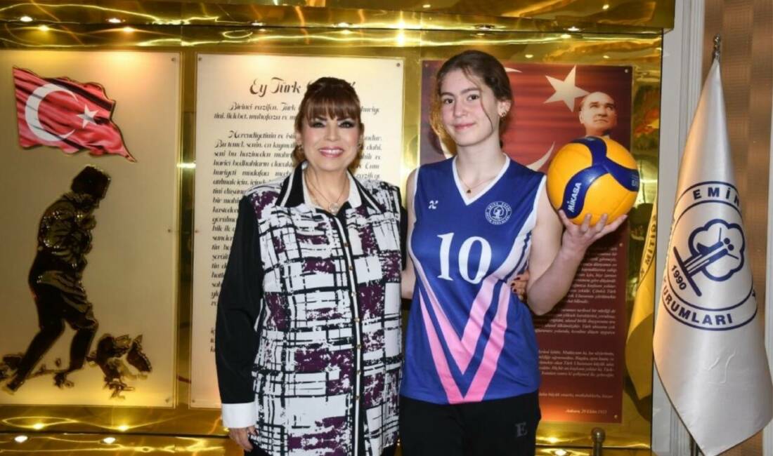 Emine Örnek Okulları 8. sınıf öğrencisi Naz Topaloğlu, Türkiye Voleybol
