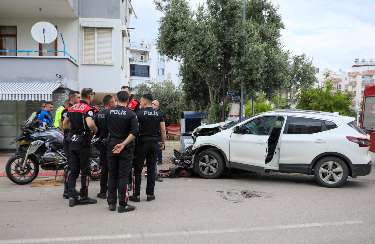 polis motosikletiyle otomobil carpisti 3 yarali e41449d19c4c