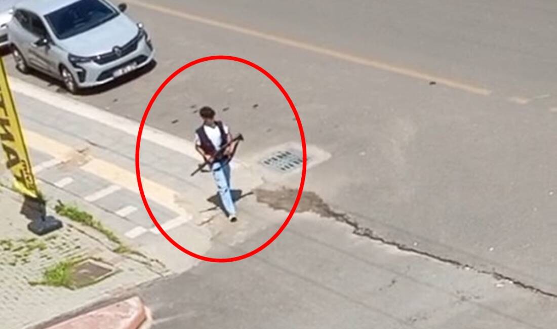 Pompalı tüfekle dehşet saçtı Diyarbakır’da, sokakta havaya pompalı tüfekle ateş açan S.Y. (22), polis