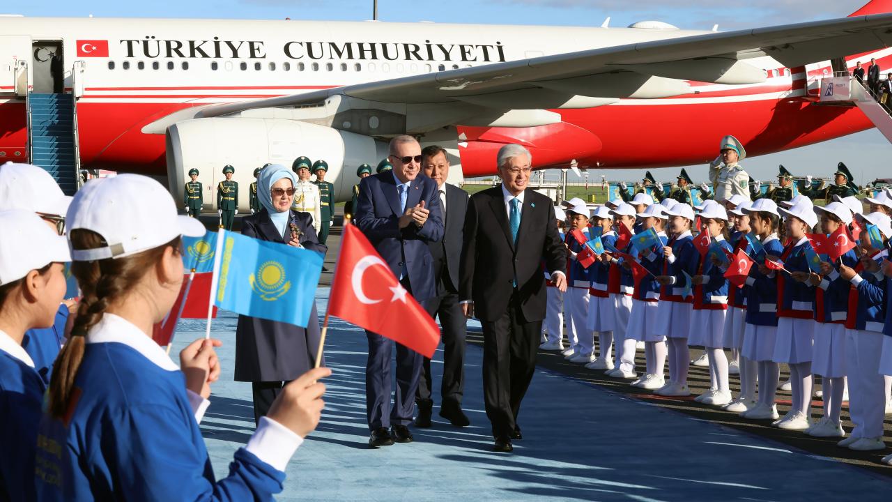Cumhurbaşkanı Erdoğan Kazakistan'da! Resmi törenle karşılandı 1 recep tayyip erdoganaa 2460882