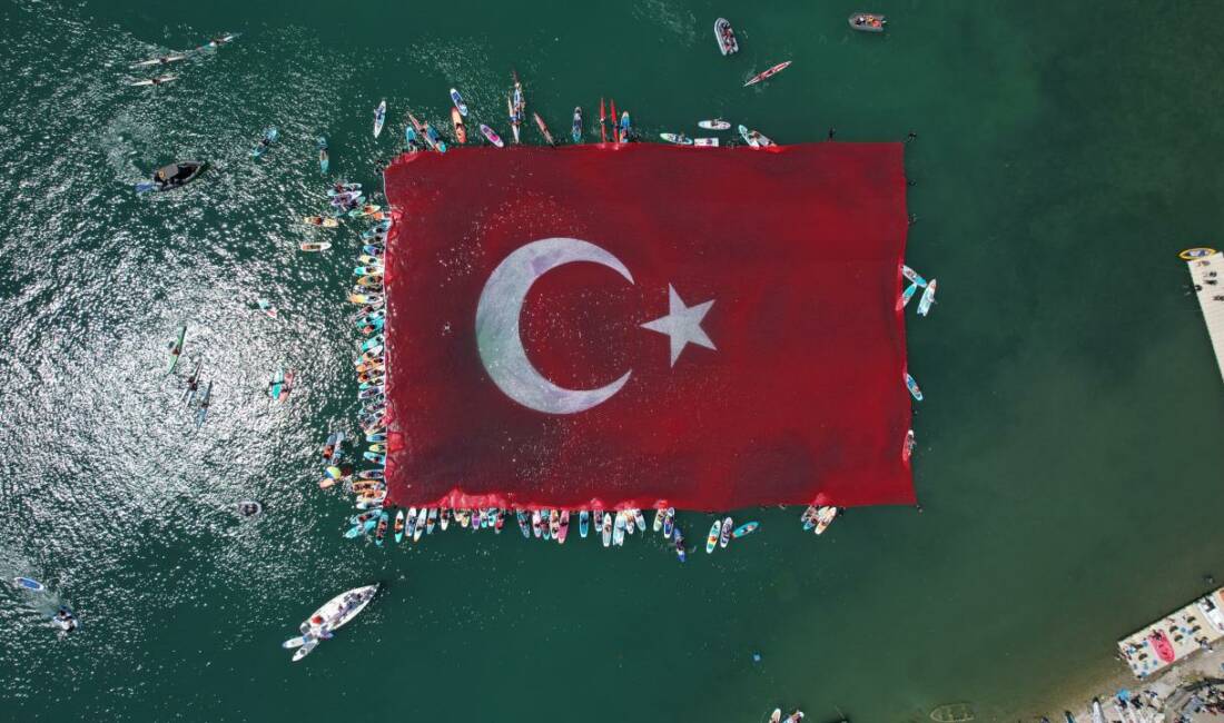 Sapanca Gölü’nde 1923 metrekarelik Türk bayrağı Sakarya'da 19 Mayıs Atatürk'ü Anma, Gençlik ve Spor Bayramı, Sapanca