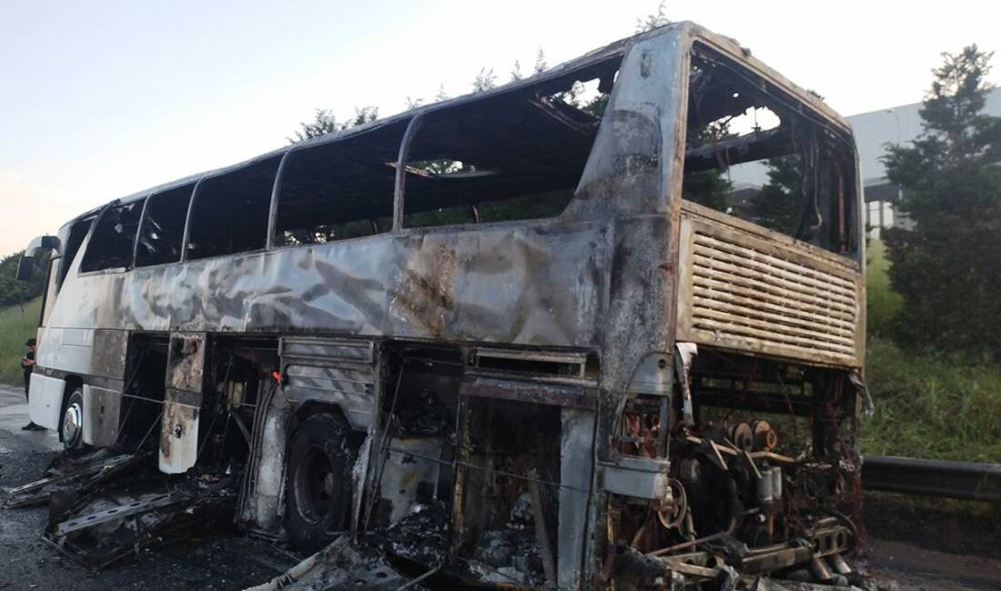 Selektör hayat kurtardı! 45 kişi son anda tahliye edildi İzmir’den İstanbul’a gezi kafilesi taşıyan tur otobüsü, Tuzla mevkiinde seyir
