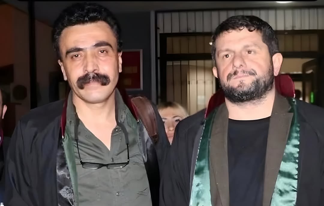Para gürültüsü 14 soma davasinda olen 301 kisiden sorumlu olan tum saniklar disardayken ailelerin yaninda durajpg