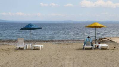 Havluyla şezlong rezerve edilmesi nedeniyle yer bulamayan Alman bir turist,