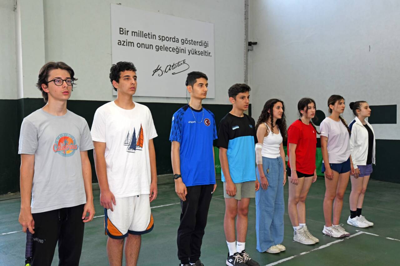 Bursa'da geleceğin raketleri korta çıktı 7 Fwd: Osmangazi’de Gençlerin Korttaki Mücadelesi 19 Mayıs’ta Ödülle Taçlandı (Görüntülü)