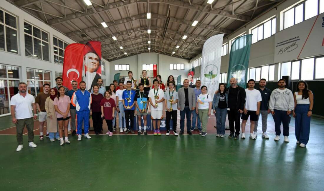 Bursa’da geleceğin yıldız raketleri hünerlerini sergiledi Osmangazi Belediyesi tarafından 19 Mayıs Atatürk’ü Anma, Gençlik ve Spor