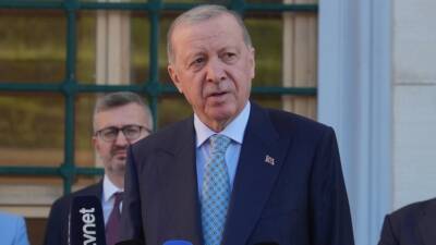 Cumhurbaşkanı Recep Tayyip Erdoğan, bayram namazını Büyük Çamlıca Camisi'nde kıldı.