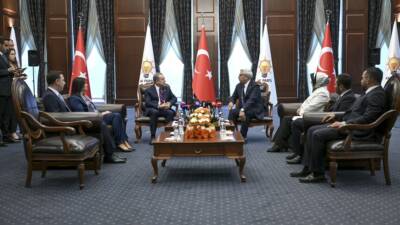Kurban Bayramı vesilesiyle siyasi partiler arasında bayramlaşma ziyaretleri gerçekleştirildi. Ziyaretlerde