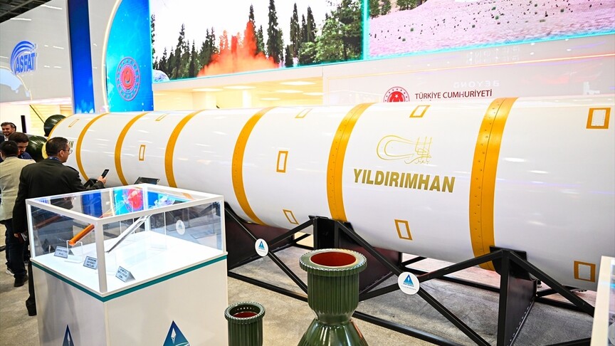 Milli Savunma Bakanlığı AR-GE Merkezince geliştirilen, Türkiye'nin milli füzesi "YILDIRIMHAN",