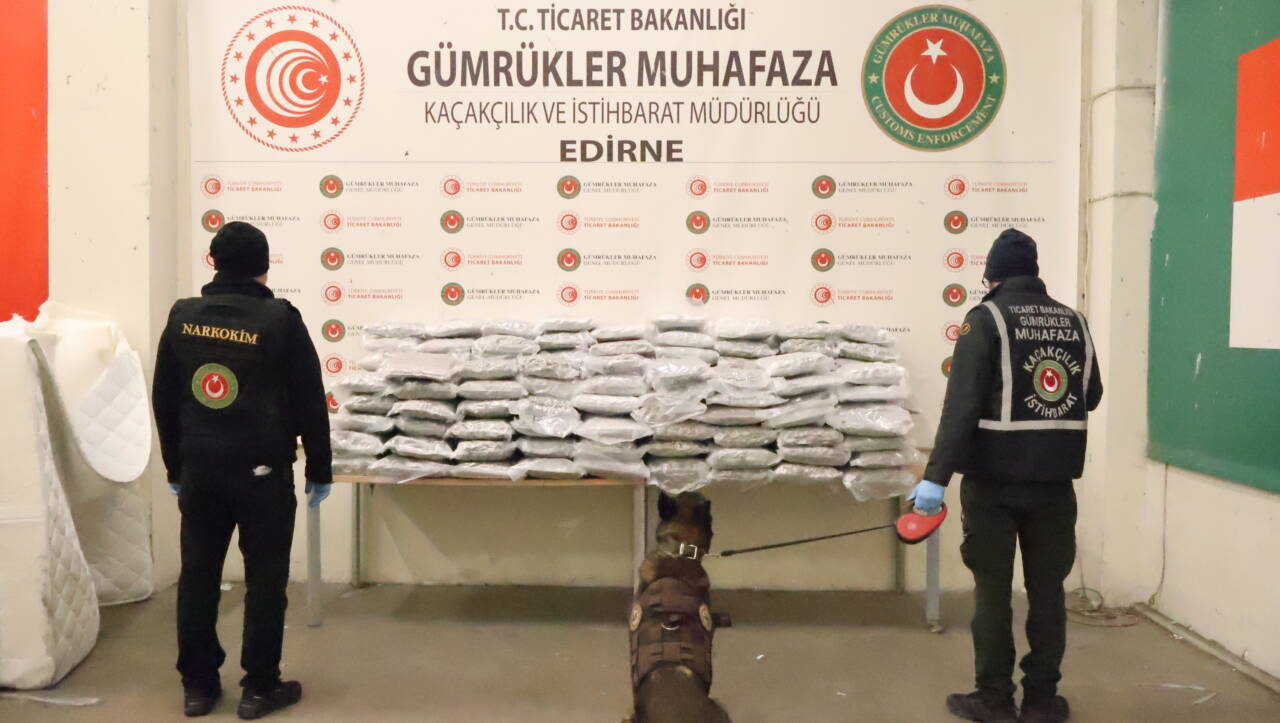 Ticaret Bakanlığı duyurdu! Yüzlerce kilo uyuşturucu ele geçirdi 1 ticaret bakanligi duyurdu yuzlerce kilo uyusturucu ele gecirdi 143cd9c05bad