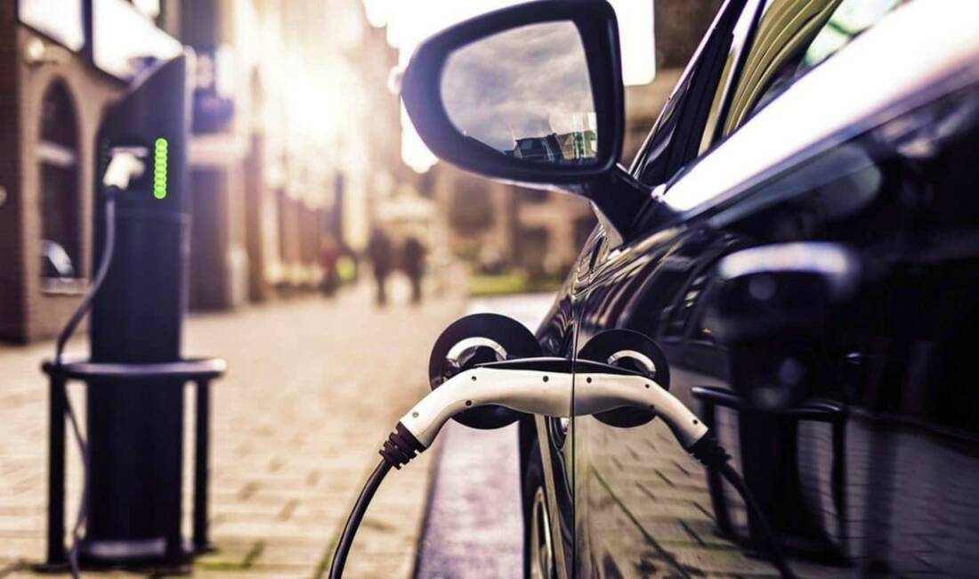 Türkiye'de trafiğe kayıtlı elektrikli otomobil sayısı, nisan ayı itibarıyla geçen