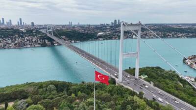 Turkuaz renge bürünen İstanbul Boğazı havadan görüntülendi.