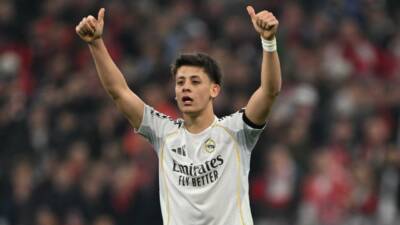 Real Madrid Kulübünde başkanlık seçimini kazanan Florentino Perez, eflatun-beyazlı takımın