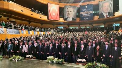AK Parti Bursa İl Başkanlığı’nın Mahalle Başkanları Toplantısı’nda konuşan İl