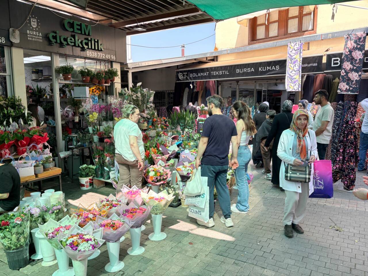 Bursa'da fiyatı duyan şaşırdı! İşte Anneler Günü’nde en çok tercih edilen çiçek 4 whatsapp image 2026 05 10 at 153512 2