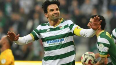 Bursaspor’da ilk resmi ayrılık gerçekleşti. Yeşil beyazlılar sözleşmesi 30 Haziran’da