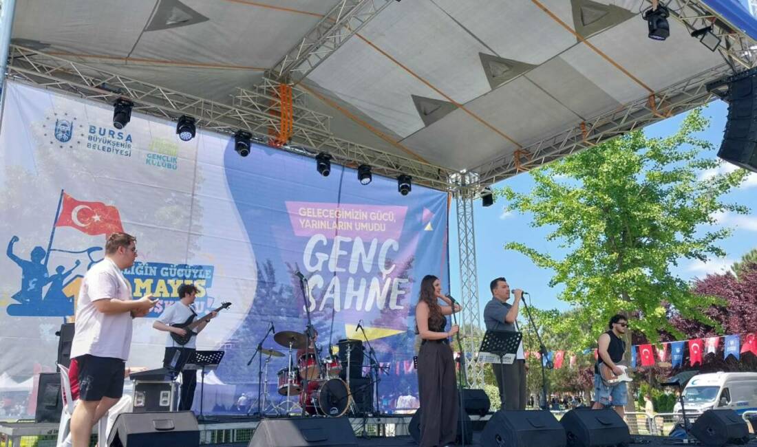 Bursa’nın en büyük parkında 19 Mayıs coşkusu Bursa'da 19 Mayıs Atatürk'ü Anma, Gençlik ve Spor Bayramı kapsamında