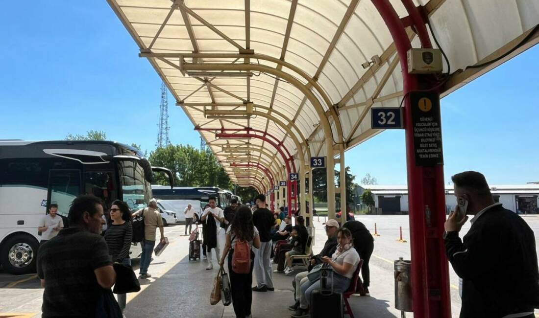 Bursa Şehirlerarası Otobüs Terminali’nde arife gününde beklenen bayram yoğunluğu oluşmadı.