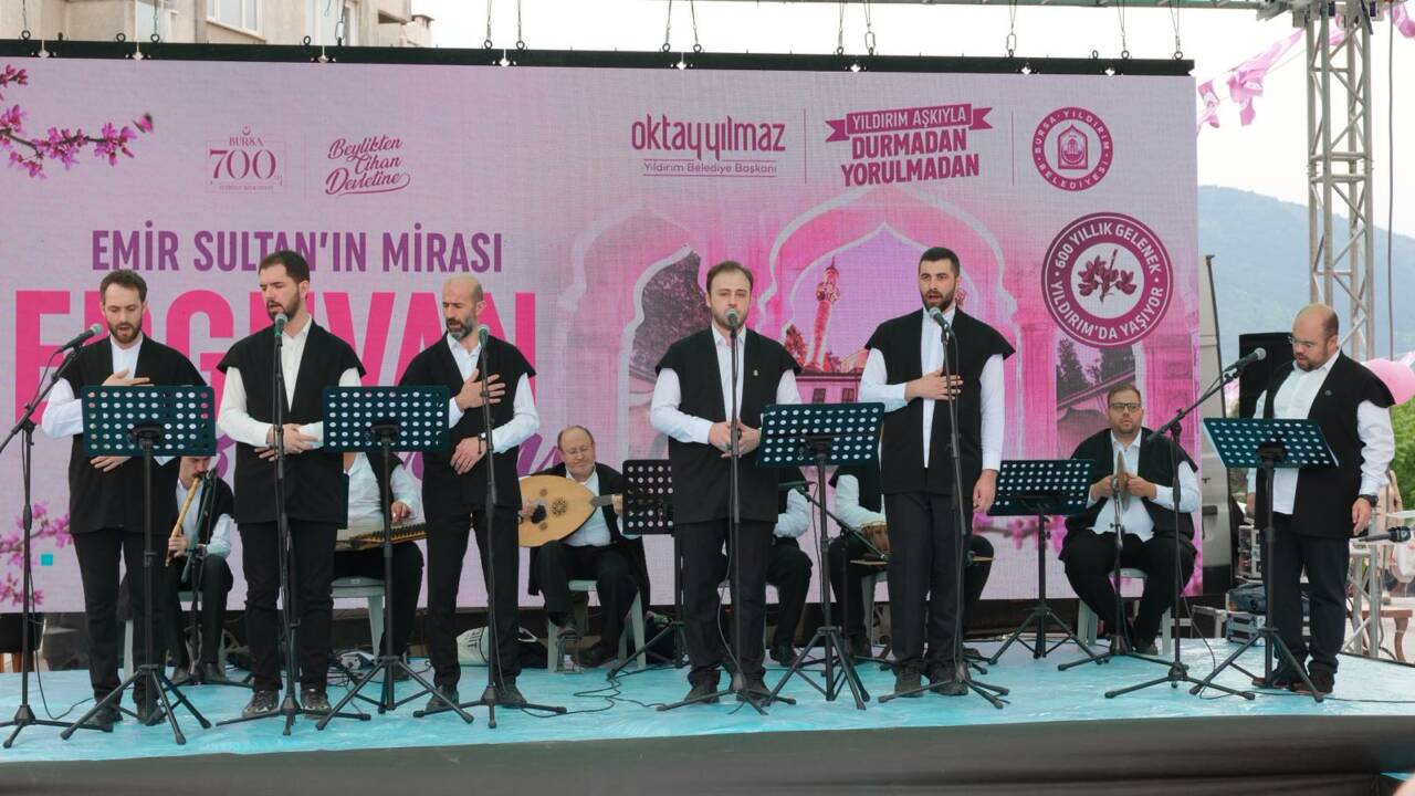 Bursa’da Erguvan coşkusu sona erdi 5 Yıldırım’da Erguvan Bayramı coşkusu sona erdi