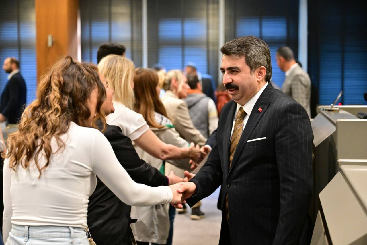 Başkan Oktay Yılmaz, belediye personeliyle bayramlaştı 1 Başkan Oktay Yılmaz, belediye personeliyle bayramlaştı