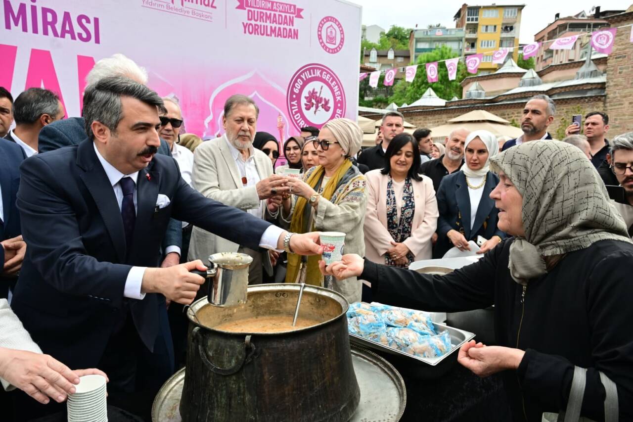 Bursa’da Erguvan coşkusu sona erdi 4 Yıldırım’da Erguvan Bayramı coşkusu sona erdi