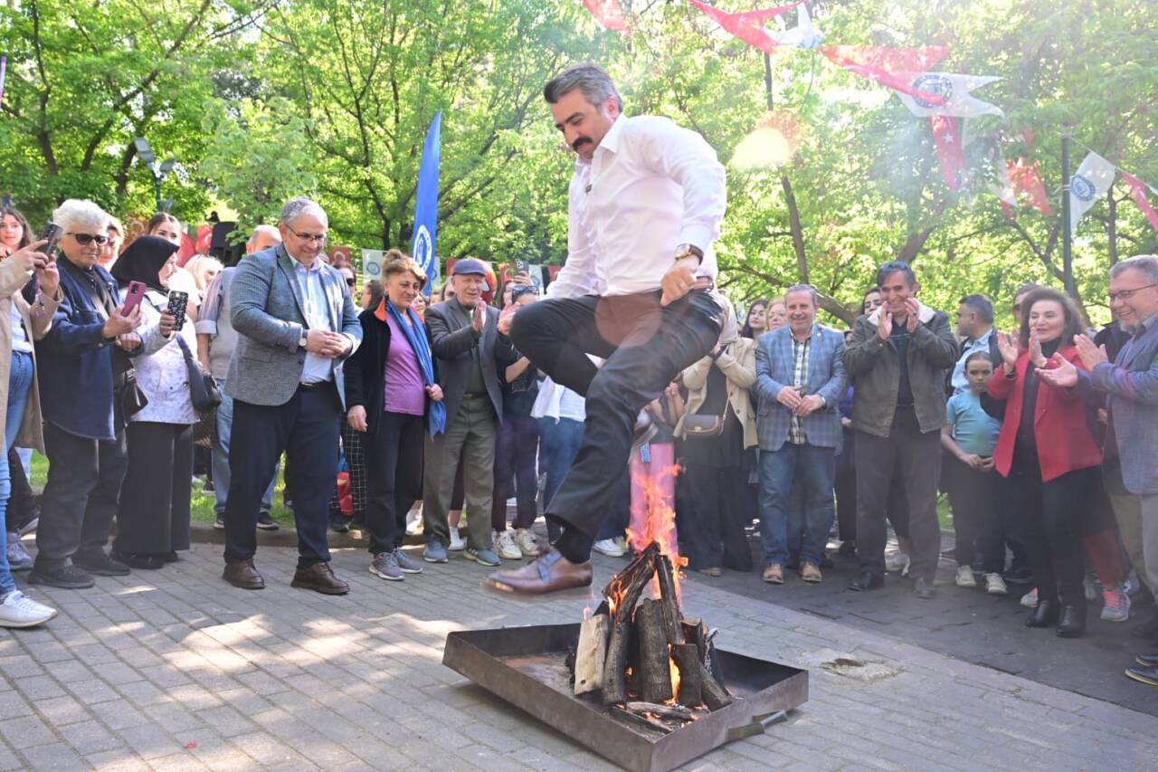 Fwd: [BASIN BÜLTENİ- FOTOĞRAFLI] YILDIRIM’DA HIDIRELLEZ COŞKUSU