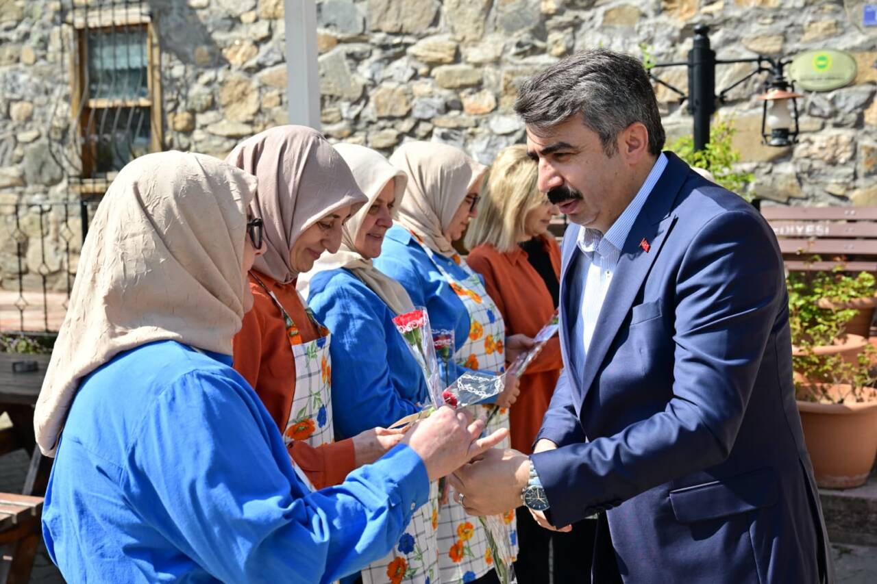 Başkan Oktay Yılmaz, annelerle bir araya geldi 2 yb 3 2