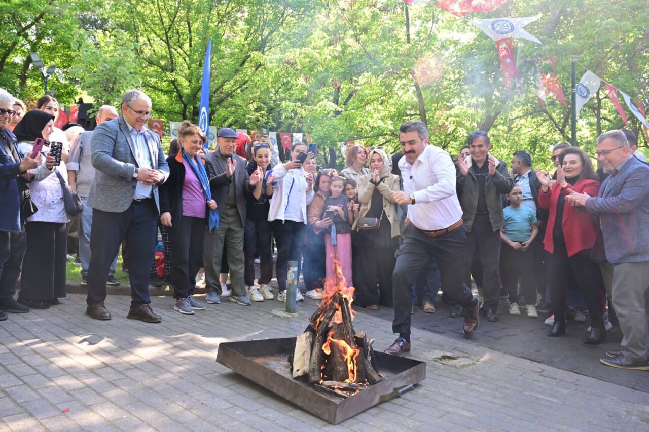 Bursa Yıldırım'da Hıdırellez coşkusu 5 Bursa Yıldırım'da Hıdırellez coşkusu