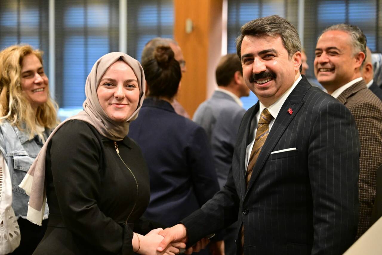 Başkan Oktay Yılmaz, belediye personeliyle bayramlaştı 8 Başkan Oktay Yılmaz, belediye personeliyle bayramlaştı