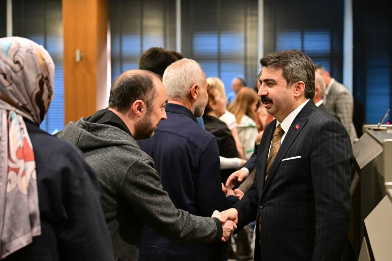 Başkan Oktay Yılmaz, belediye personeliyle bayramlaştı 6 Başkan Oktay Yılmaz, belediye personeliyle bayramlaştı