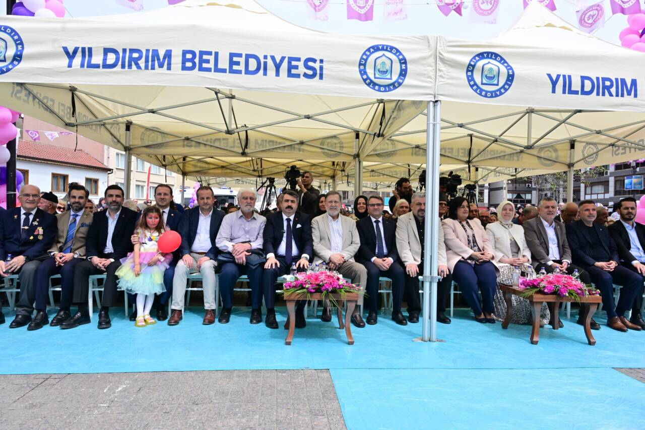 Bursa’da Erguvan coşkusu sona erdi 8 Yıldırım’da Erguvan Bayramı coşkusu sona erdi