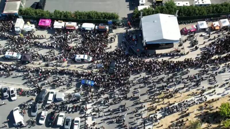 İstanbul’da Kanye West izdihamı Dünyaca ünlü şarkıcı Kanye West’in Atatürk Olimpiyat Stadyumu’nda vereceği konser
