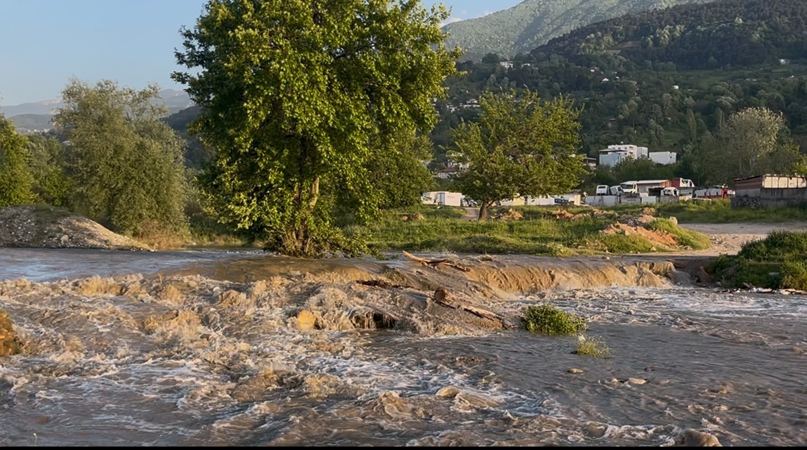 yer bursa dere yataginda su yukseldi kopru coktu e059a65a61d9