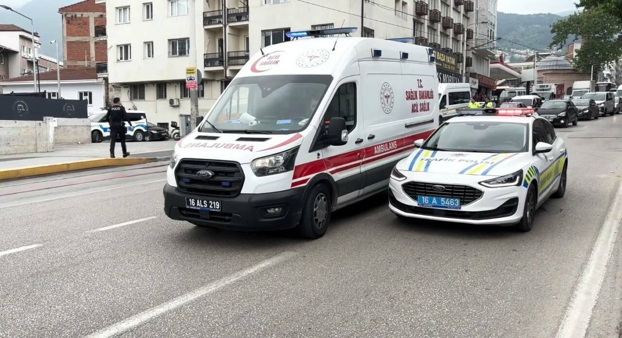 Yer: Bursa... Yolun karşısına geçerken... 4 yer bursa yolun karsisina gecerken 63216af8c107