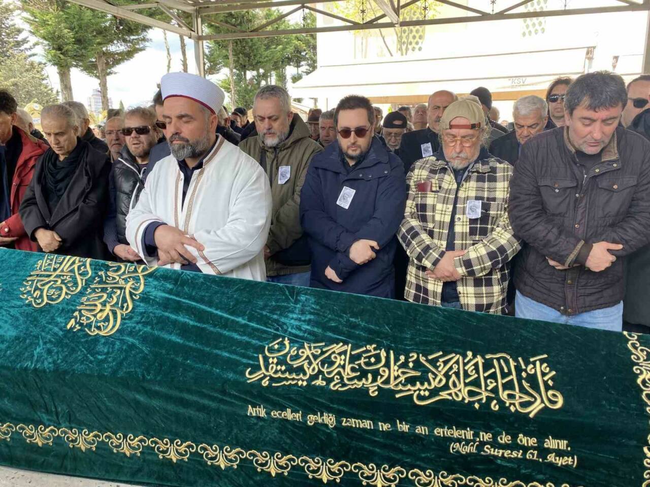 Zerrin Özer'in ablası sanatçı Tülay Özer'e son veda 4 zerrin ozerin ablasi sanatci tulay ozere son veda 2df0ec95eba3