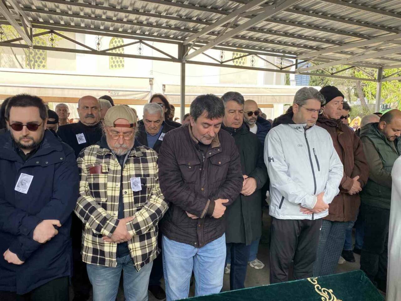 Zerrin Özer'in ablası sanatçı Tülay Özer'e son veda 2 zerrin ozerin ablasi sanatci tulay ozere son veda 5562999888de