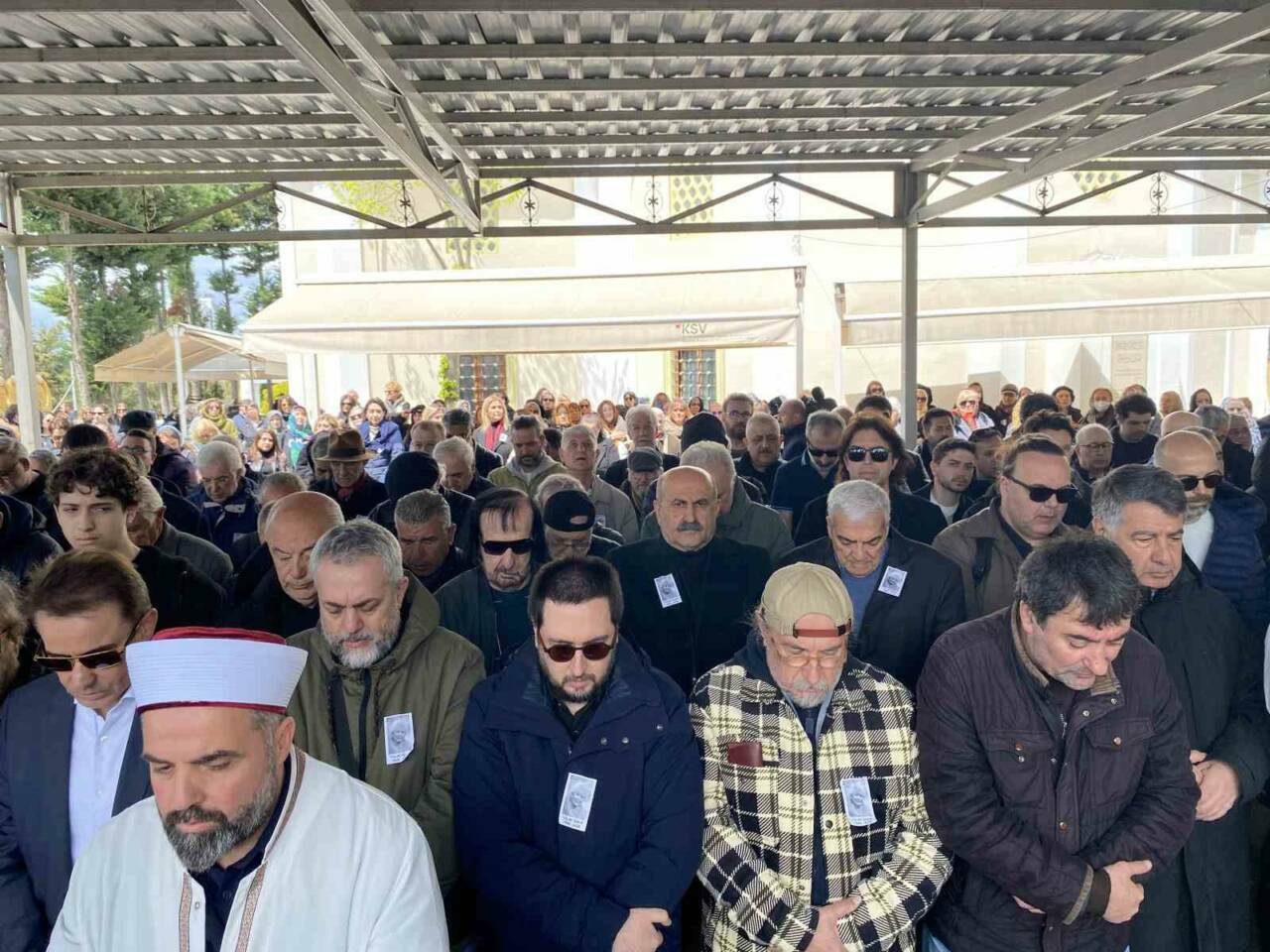 Zerrin Özer'in ablası sanatçı Tülay Özer'e son veda 1 zerrin ozerin ablasi sanatci tulay ozere son veda a559efc2cfe9